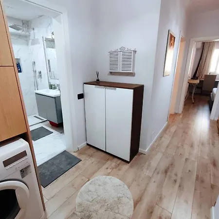 Cozy Great Location شقة