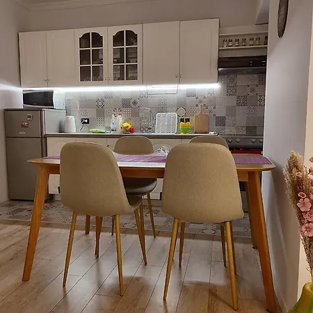 Cozy Great Location شقة تيرانا