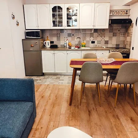 Cozy Great Location * تيرانا